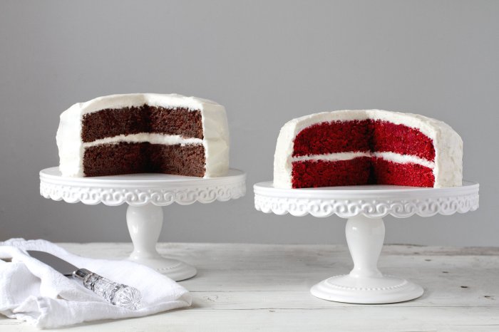 Traditional red velvet cake no food coloring