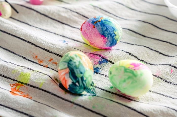 Can food coloring stain clothes