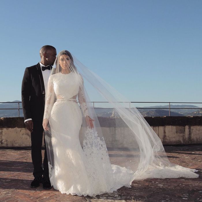 Kim kardashian wedding dress kanye