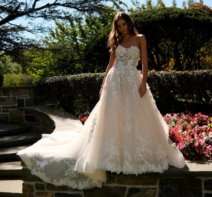 Halter ball gown wedding dresses